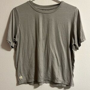 Vuori gray shirt